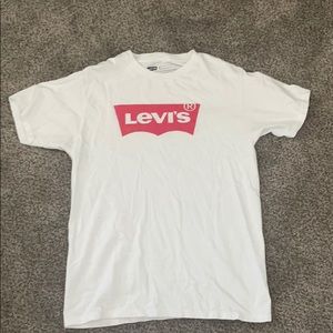 Levi’s t shirt